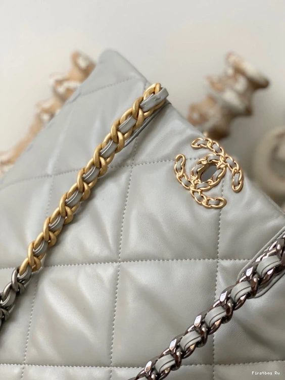 First Bag Ru BAG CHANEL 19 SHOPPING 0817